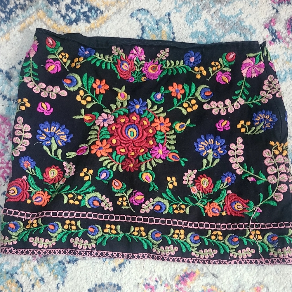 Vintage Zara Woman Black Multicolored Embroidered Mini A-Line Skirt  Size XSmall